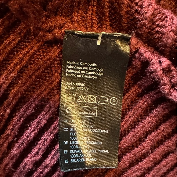 XS - H&M Burgundy Cardigan - Picture 9 of 9